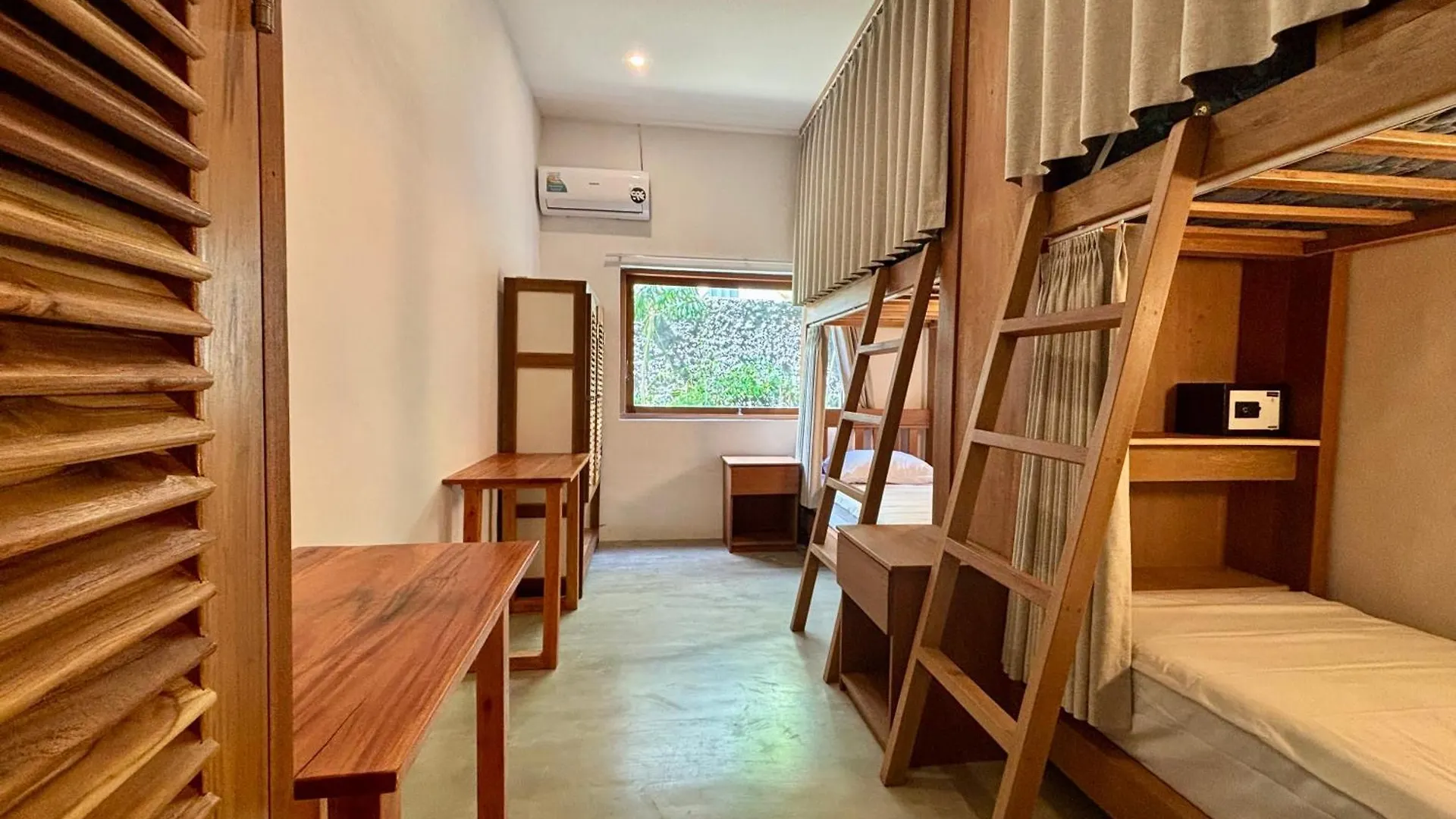 乌干沙 007 Surfhouse Bali酒店 印尼